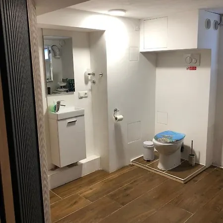 Schone Souterrain In *